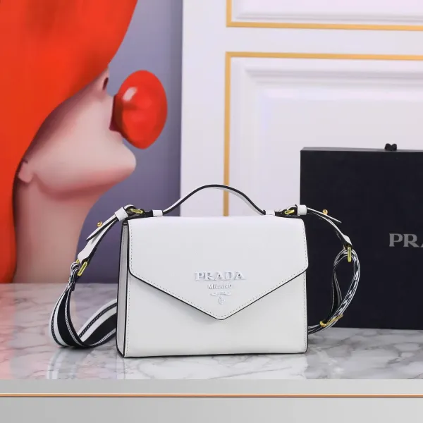 【PRADA  公式旗艦店】プラダ   斜めがけバッグ  当日出荷 好評に付き再入荷！21*14*6.5CM