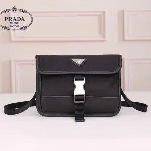 【PRADA  公式旗艦店】プラダ  斜めがけバッグ 当日出荷 好評に付き再入荷！21*16*5CM