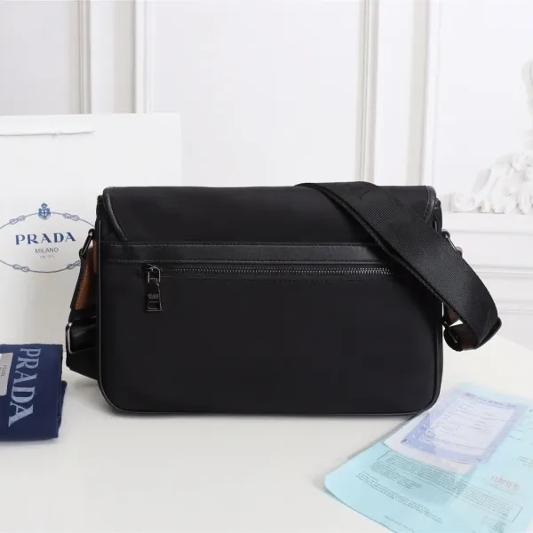 【PRADA  公式 旗艦店】プラダ  斜めがけバッグ 当日出荷 好評に付き再入荷！31*21*6CM