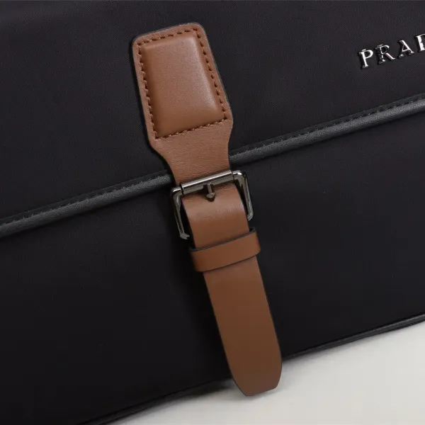 【PRADA  公式 旗艦店】プラダ  斜めがけバッグ 当日出荷 好評に付き再入荷！31*21*6CM
