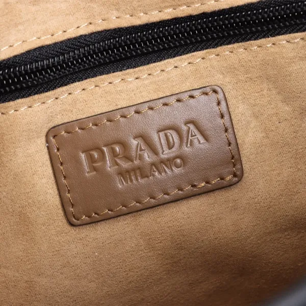 【PRADA  公式 旗艦店】プラダ  斜めがけバッグ 当日出荷 好評に付き再入荷！31*21*6CM