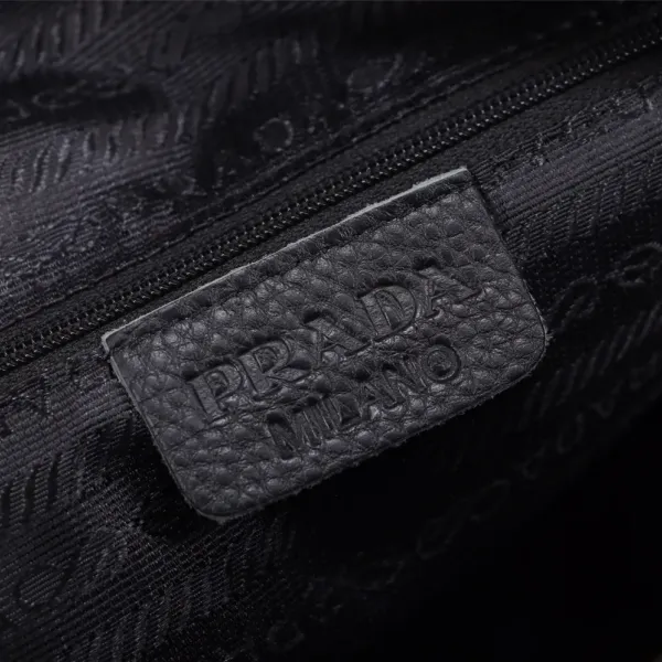 【PRADA  公式 旗艦店】プラダ  胸ポケット当日出荷 好評に付き再入荷！34*17*6CM