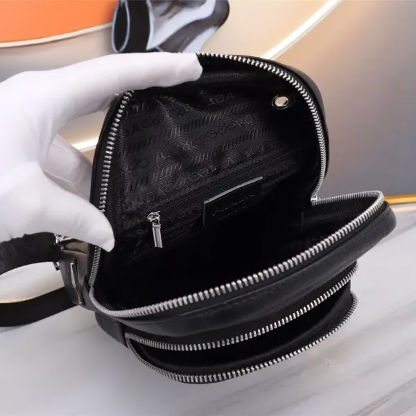 【PRADA  公式 旗艦店】プラダ  胸ポケット当日出荷 好評に付き再入荷！34*17*6CM