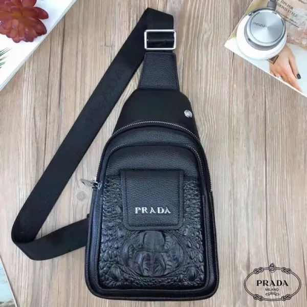 【PRADA  公式 旗艦店】プラダ  胸ポケット当日出荷 好評に付き再入荷！32*18*6CM