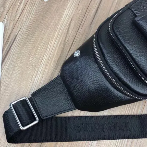 【PRADA  公式 旗艦店】プラダ  胸ポケット当日出荷 好評に付き再入荷！32*18*6CM
