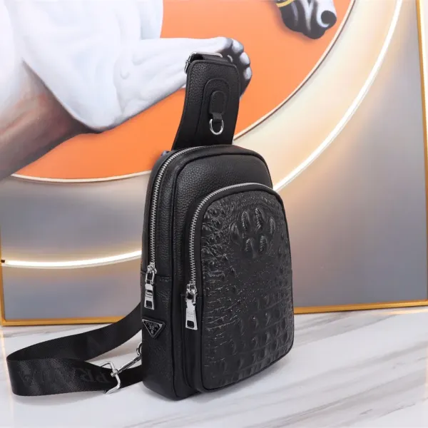 【PRADA  公式 旗艦店】プラダ  胸ポケット当日出荷 好評に付き再入荷！34*17*6CM
