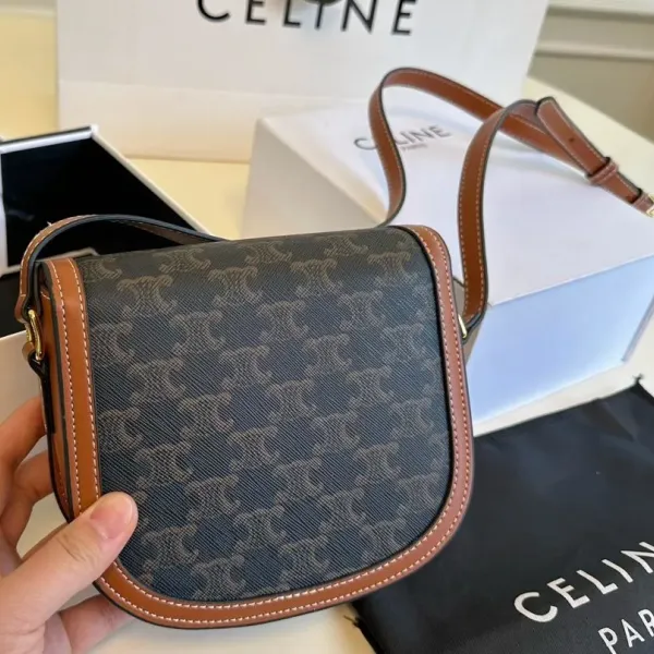 【CELINE 公式旗艦店】セリーヌ 斜めがけバッグ 当日出荷 好評に付き再入荷！18*16CM  1240723