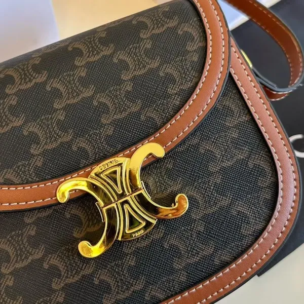 【CELINE 公式旗艦店】セリーヌ 斜めがけバッグ 当日出荷 好評に付き再入荷！18*16CM  1240723