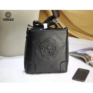 【VERSACE 公式旗艦店】ヴェルサーチ ショルダーバッグ  当日出荷 好評に付き再入荷！25*27*5.5CM
