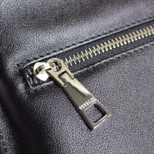 【VERSACE 公式旗艦店】ヴェルサーチ ショルダーバッグ  当日出荷 好評に付き再入荷！25*27*5.5CM