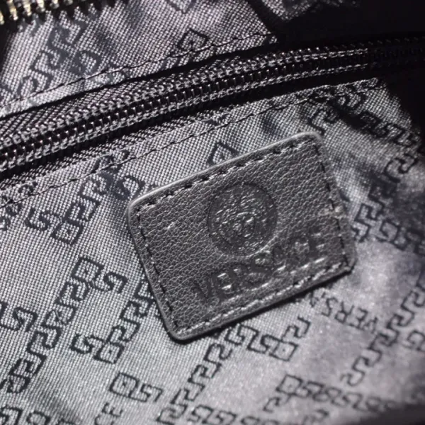 【VERSACE 公式旗艦店】ヴェルサーチ ショルダーバッグ  当日出荷 好評に付き再入荷！25*27*5.5CM
