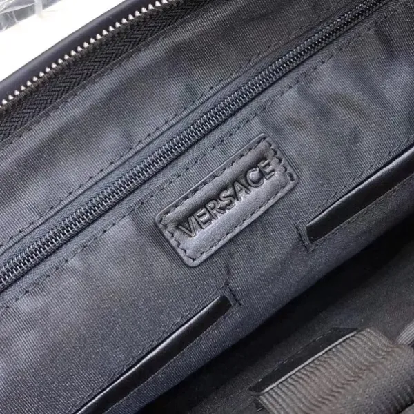 【VERSACE  公式旗艦店】ヴェルサーチ   ショルダーバッグ 当日出荷 好評に付き再入荷！38*29*6CM