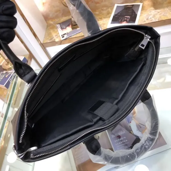 【VERSACE  公式旗艦店】ヴェルサーチ   ショルダーバッグ 当日出荷 好評に付き再入荷！38*29*6CM
