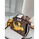 【FENDI  公式旗艦店】フェンディ 斜めがけバッグ 当日出荷 好評に付き再入荷！26.5*21.5CM