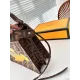 【FENDI  公式旗艦店】フェンディ 斜めがけバッグ 当日出荷 好評に付き再入荷！26.5*21.5CM