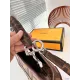 【FENDI  公式旗艦店】フェンディ 斜めがけバッグ 当日出荷 好評に付き再入荷！26.5*21.5CM