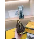 【FENDI 公式 旗艦店】 フェンディ  ショルダーバッグ  当日出荷 好評に付き再入荷！19*10CM