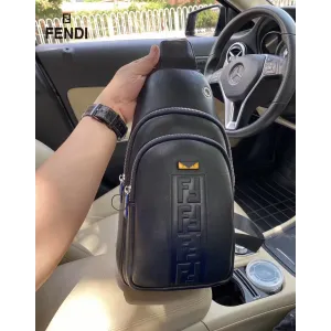 【FENDI  公式旗艦店】フェンディ  胸ポケット 当日出荷 好評に付き再入荷！18*28*6CM