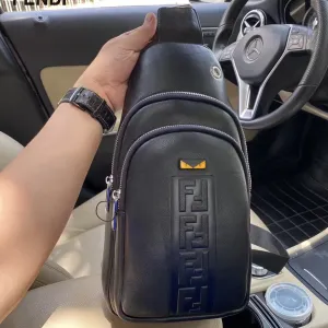 【FENDI  公式旗艦店】フェンディ  胸ポケット 当日出荷 好評に付き再入荷！18*28*6CM