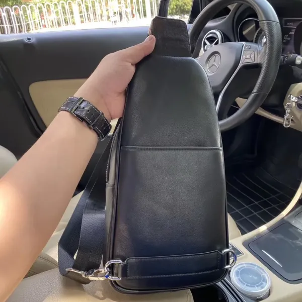 【FENDI  公式旗艦店】フェンディ  胸ポケット 当日出荷 好評に付き再入荷！18*28*6CM