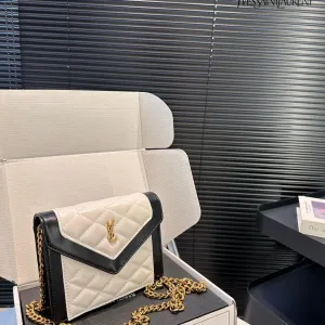【YSL SAINT LAURENT 公式旗艦店】サンローラン   斜めがけバッグ 当日出荷 好評に付き再入荷！17*13.5CM  240722