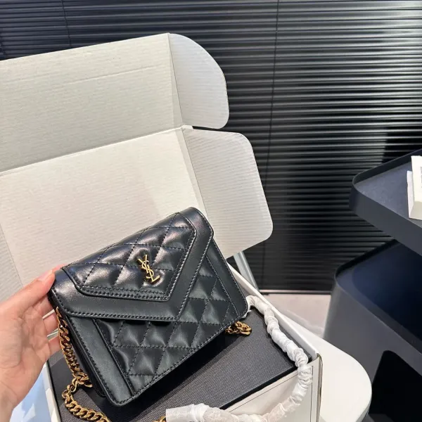 【YSL SAINT LAURENT 公式旗艦店】サンローラン   斜めがけバッグ 当日出荷 好評に付き再入荷！17*13.5CM  240722