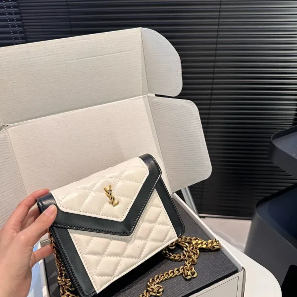 【YSL SAINT LAURENT 公式旗艦店】サンローラン   斜めがけバッグ 当日出荷 好評に付き再入荷！17*13.5CM  240722