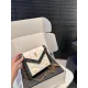 【YSL SAINT LAURENT 公式旗艦店】サンローラン   斜めがけバッグ 当日出荷 好評に付き再入荷！17*13.5CM  240722
