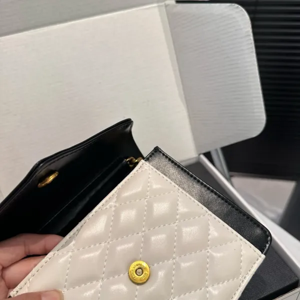 【YSL SAINT LAURENT 公式旗艦店】サンローラン   斜めがけバッグ 当日出荷 好評に付き再入荷！17*13.5CM  240722