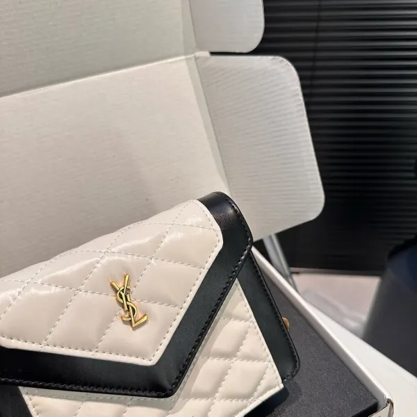 【YSL SAINT LAURENT 公式旗艦店】サンローラン   斜めがけバッグ 当日出荷 好評に付き再入荷！17*13.5CM  240722
