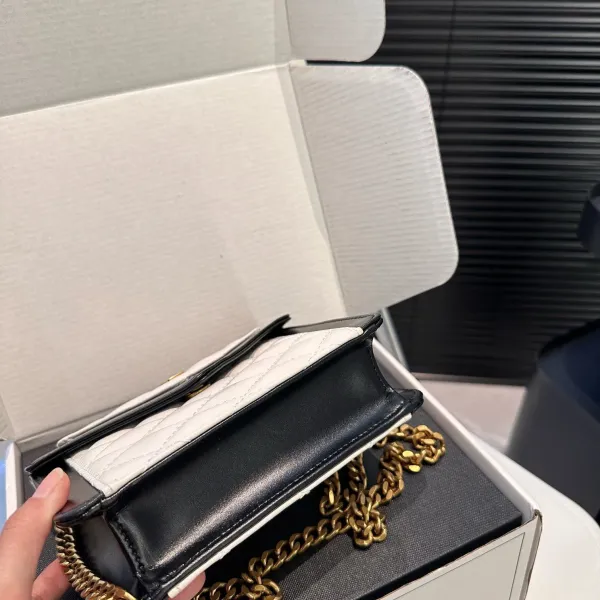 【YSL SAINT LAURENT 公式旗艦店】サンローラン   斜めがけバッグ 当日出荷 好評に付き再入荷！17*13.5CM  240722