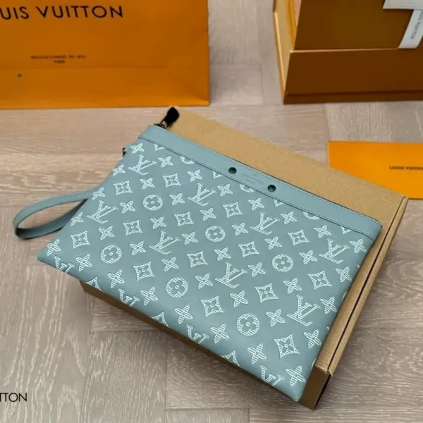 LV【LOUIS VUITTON  公式 旗艦店】 ルイヴィトン   クラッチバッグ 当日出荷 好評に付き再入荷！30*21CM  241101