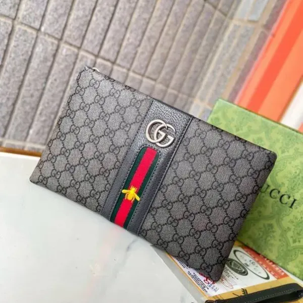 【GUCCI  公式 旗艦店】 グッチ   クラッチバッグ 当日出荷 好評に付き再入荷！28*18*2.5CM  241101