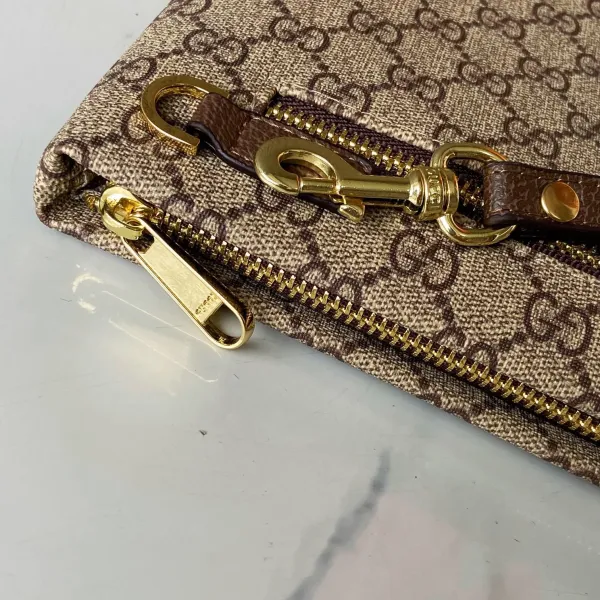【GUCCI  公式 旗艦店】 グッチ   クラッチバッグ 当日出荷 好評に付き再入荷！28*18*2.5CM  241101