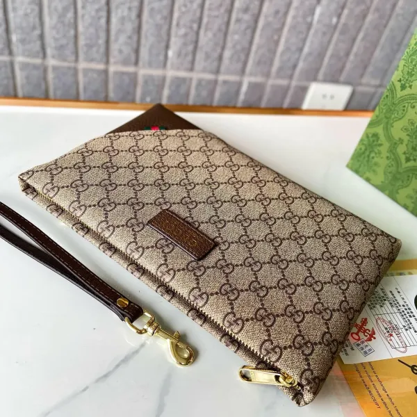 【GUCCI  公式 旗艦店】 グッチ   クラッチバッグ 当日出荷 好評に付き再入荷！28*18*2.5CM  241101