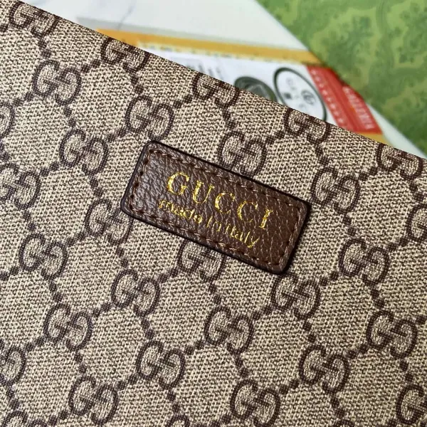 【GUCCI  公式 旗艦店】 グッチ   クラッチバッグ 当日出荷 好評に付き再入荷！28*18*2.5CM  241101