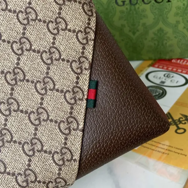 【GUCCI  公式 旗艦店】 グッチ   クラッチバッグ 当日出荷 好評に付き再入荷！28*18*2.5CM  241101
