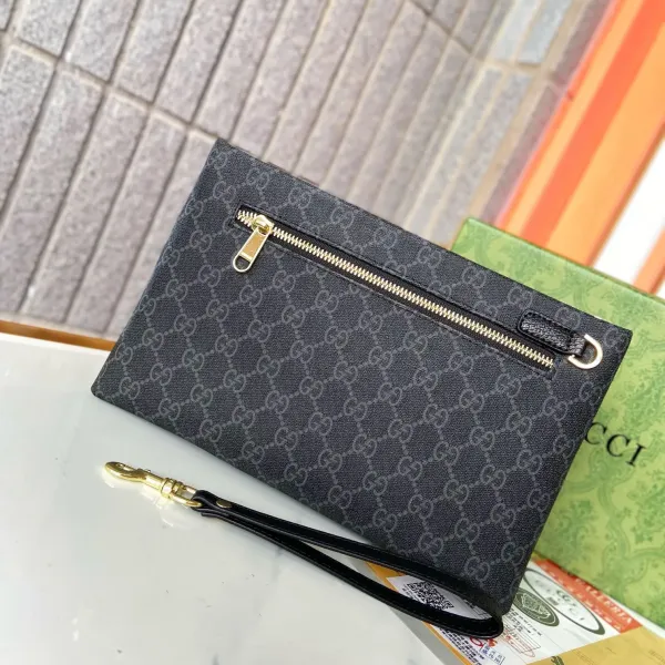 【GUCCI  公式 旗艦店】 グッチ   クラッチバッグ 当日出荷 好評に付き再入荷！28*18*2.5CM  241101