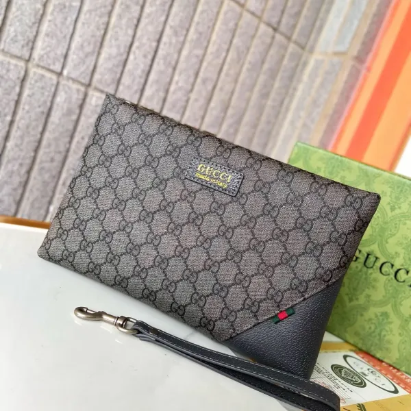 【GUCCI  公式 旗艦店】 グッチ   クラッチバッグ 当日出荷 好評に付き再入荷！28*18*2.5CM  241101