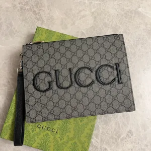 【GUCCI  公式 旗艦店】 グッチ   クラッチバッグ 当日出荷 好評に付き再入荷！22*28*3CM  241101