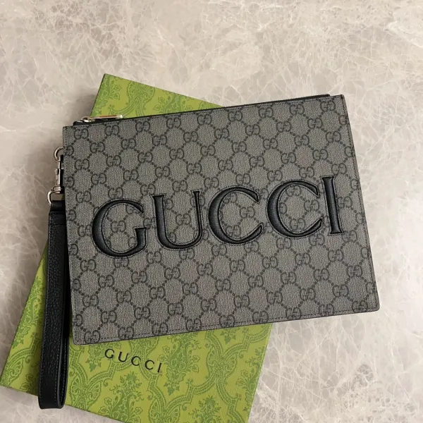 【GUCCI  公式 旗艦店】 グッチ   クラッチバッグ 当日出荷 好評に付き再入荷！22*28*3CM  241101