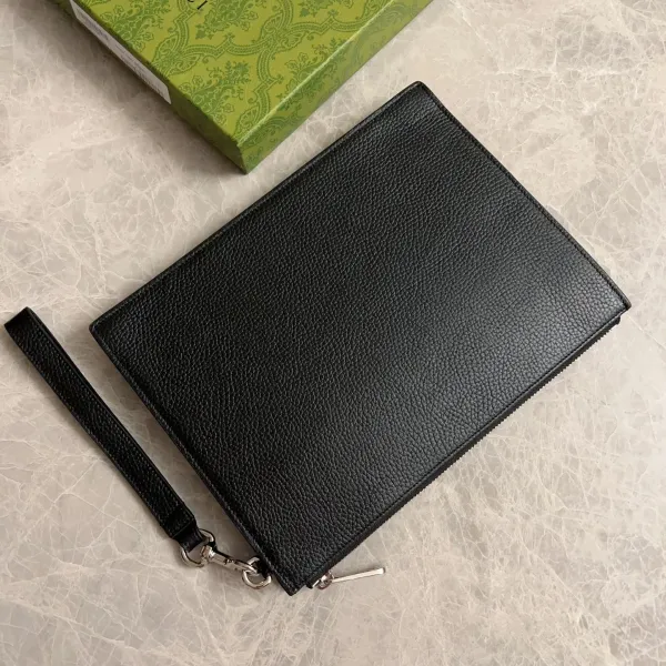 【GUCCI  公式 旗艦店】 グッチ   クラッチバッグ 当日出荷 好評に付き再入荷！22*28*3CM  241101