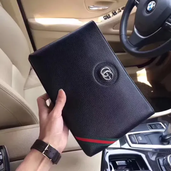 【GUCCI 公式 旗艦店】クッチ  クラッチバッグ 当日出荷 好評に付き再入荷！29*19*3.5CM