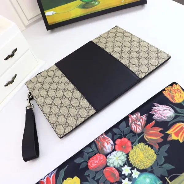 【GUCCI 公式 旗艦店】クッチ  クラッチバッグ 当日出荷 好評に付き再入荷！30.5*21*1.5CM