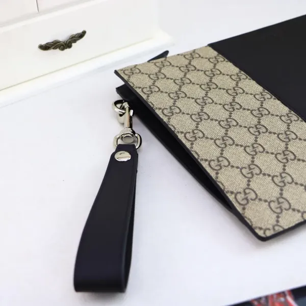 【GUCCI 公式 旗艦店】クッチ  クラッチバッグ 当日出荷 好評に付き再入荷！30.5*21*1.5CM
