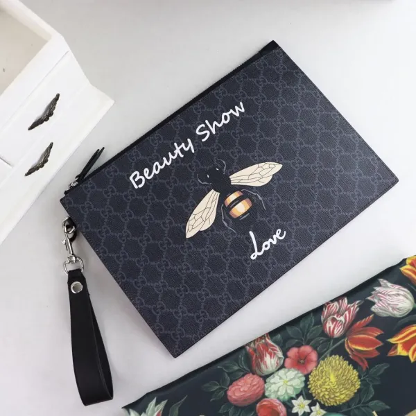 【GUCCI 公式 旗艦店】クッチ  クラッチバッグ 当日出荷 好評に付き再入荷！30.5*21*1.5CM