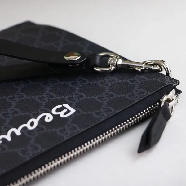 【GUCCI 公式 旗艦店】クッチ  クラッチバッグ 当日出荷 好評に付き再入荷！30.5*21*1.5CM