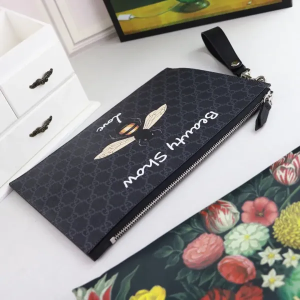 【GUCCI 公式 旗艦店】クッチ  クラッチバッグ 当日出荷 好評に付き再入荷！30.5*21*1.5CM