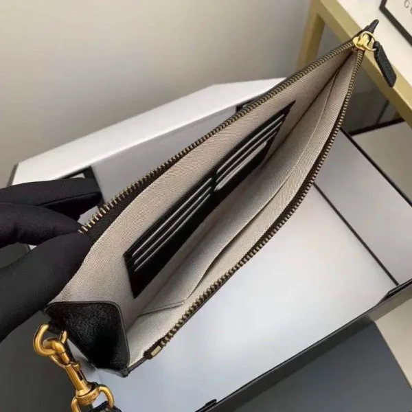 【GUCCI 公式 旗艦店】クッチ  クラッチバッグ 当日出荷 好評に付き再入荷！30.5*21*1.5CM