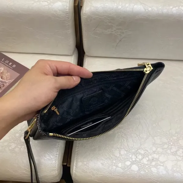 【VERSACE 公式旗艦店】ヴェルサーチ  クラッチバッグ    当日出荷 好評に付き再入荷！29*18CM